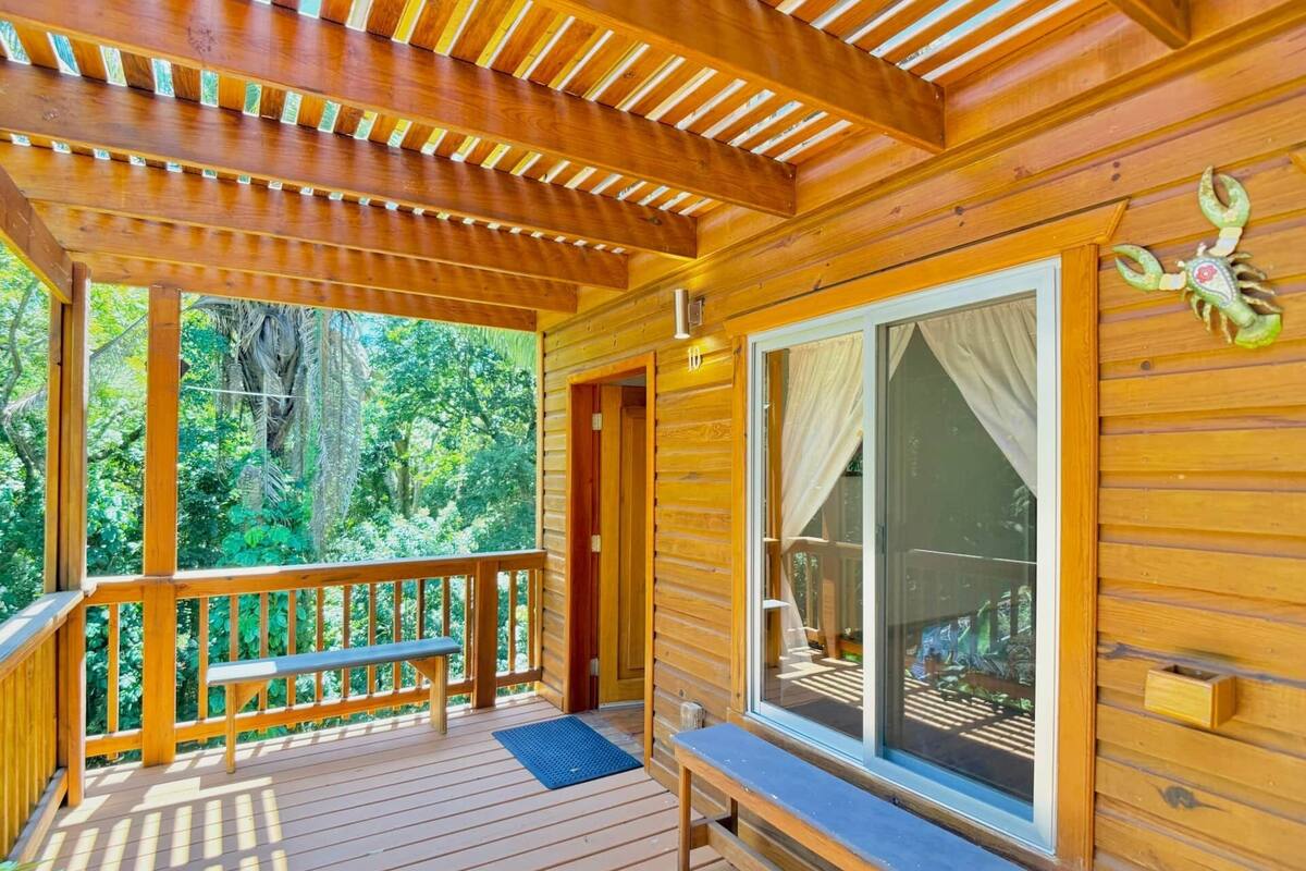 Classic Cabin, 1 Queen Bed, Non Smoking, Garden View | 1 bedroom, in-room safe, individually furnished, desk