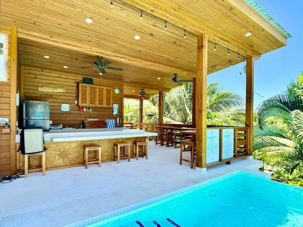 Kamar Klasik, 1 Tempat Tidur Queen, akses difabel, pemandangan kolam renang | Pemandangan dari kamar