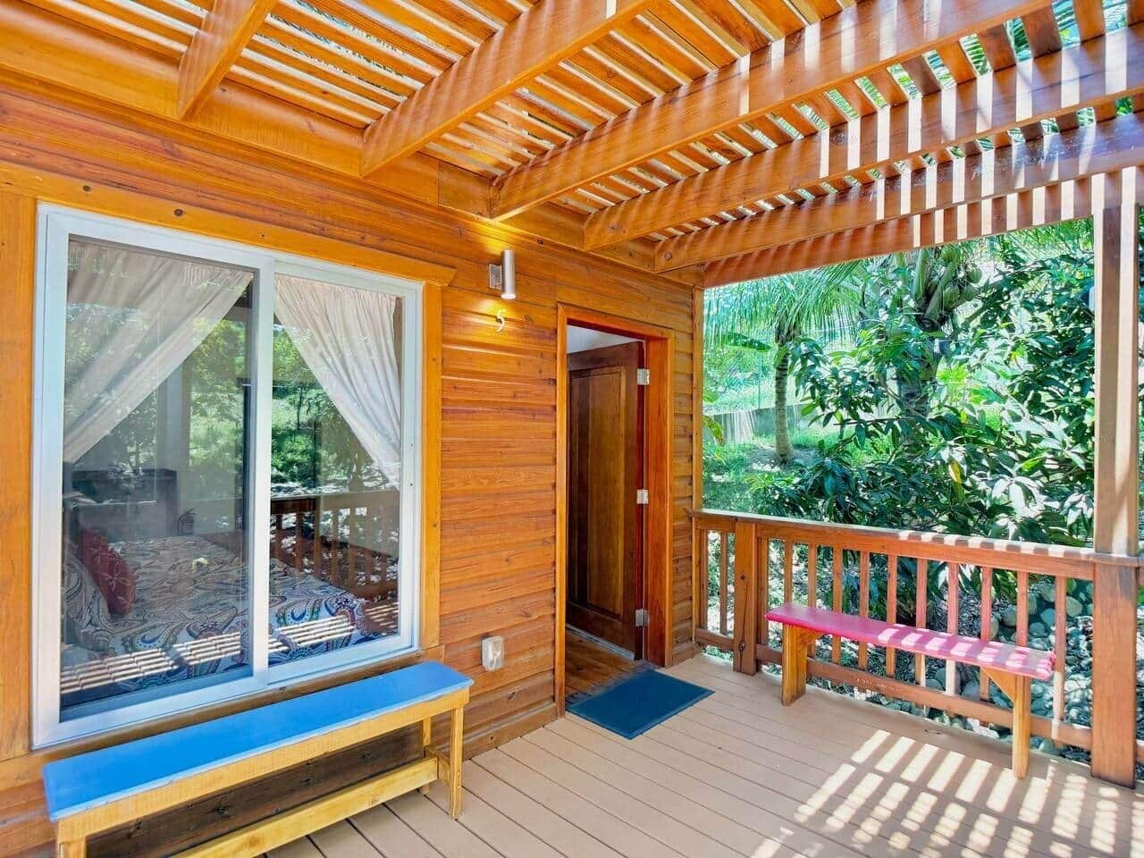 Kabin Klasik, 1 Tempat Tidur Queen, Bebas Asap Rokok, pemandangan kebun | 1 kamar tidur, brankas, dan dilengkapi dengan perabotan berbeda-beda