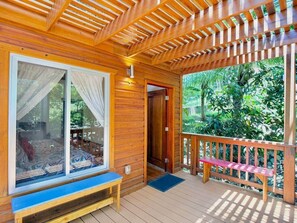 Klassiek huisje, 1 queensize bed, niet-roken, uitzicht op tuin | 1 slaapkamer, een kluis op de kamer, individueel gemeubileerd