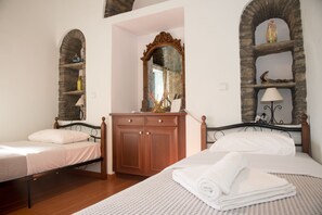 House (A) | 2 bedrooms, premium bedding, individually decorated - Petra Traditional House (Andros)