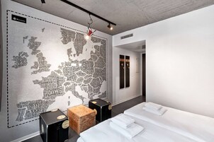 Ropa de cama de alta calidad, sistema de insonorización y wifi gratis 