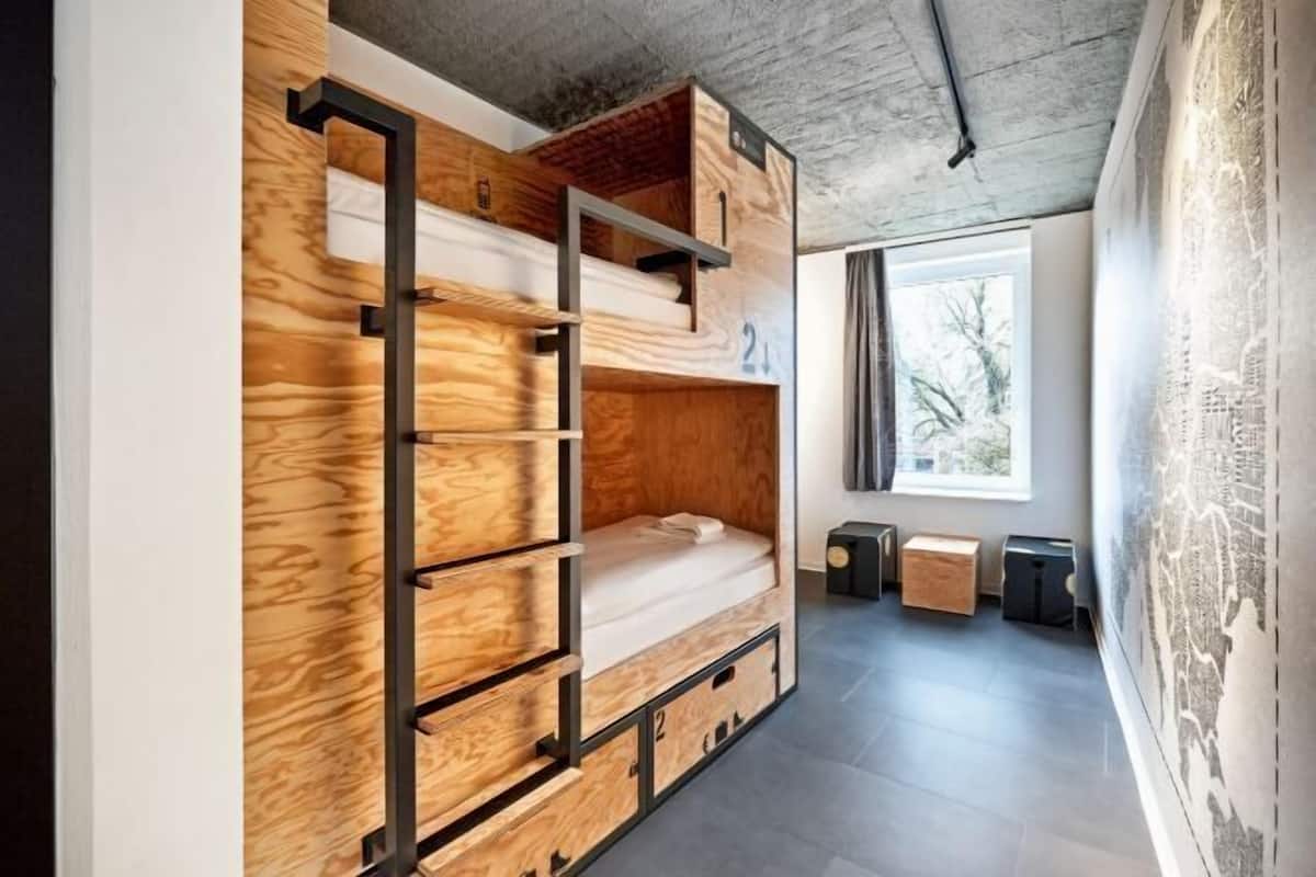 Ropa de cama de alta calidad, sistema de insonorización y wifi gratis