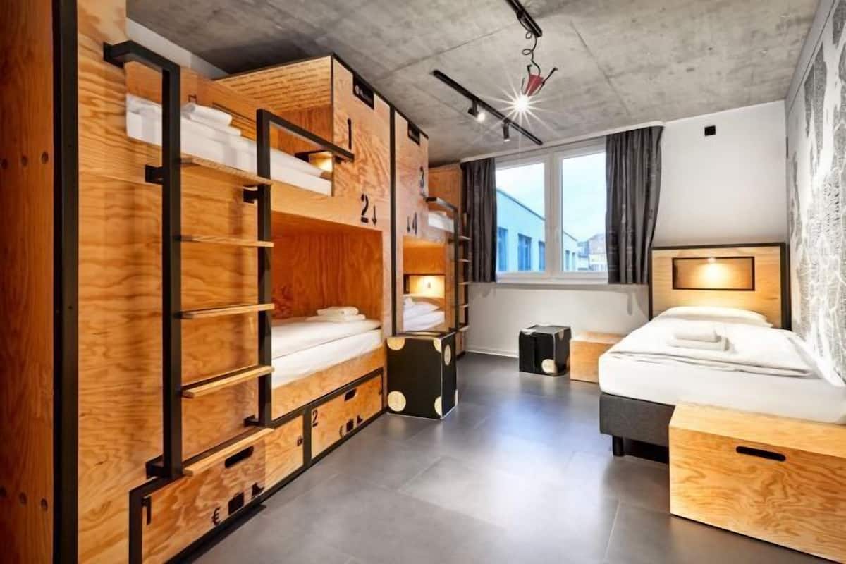 Ropa de cama de alta calidad, sistema de insonorización y wifi gratis