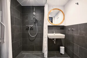 Fünfbettzimmer mit eigenem Bad - Barrierefrei | Badezimmer