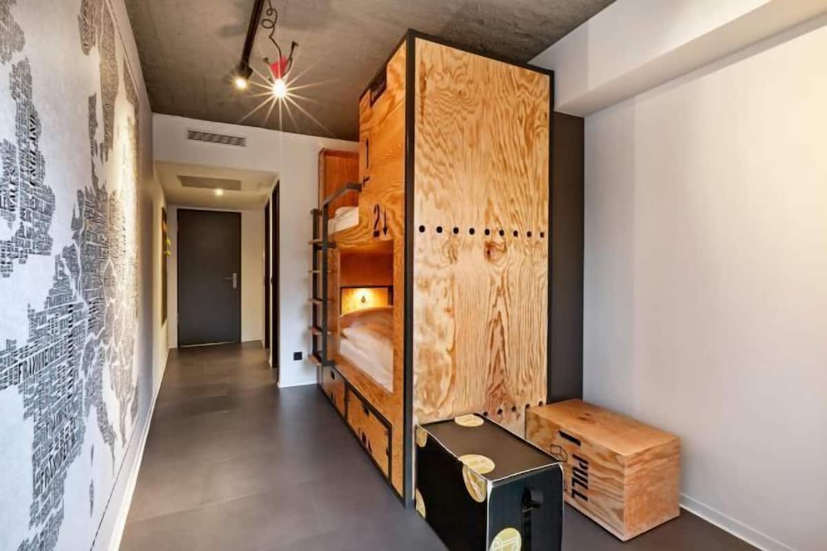 Ropa de cama de alta calidad, sistema de insonorización y wifi gratis