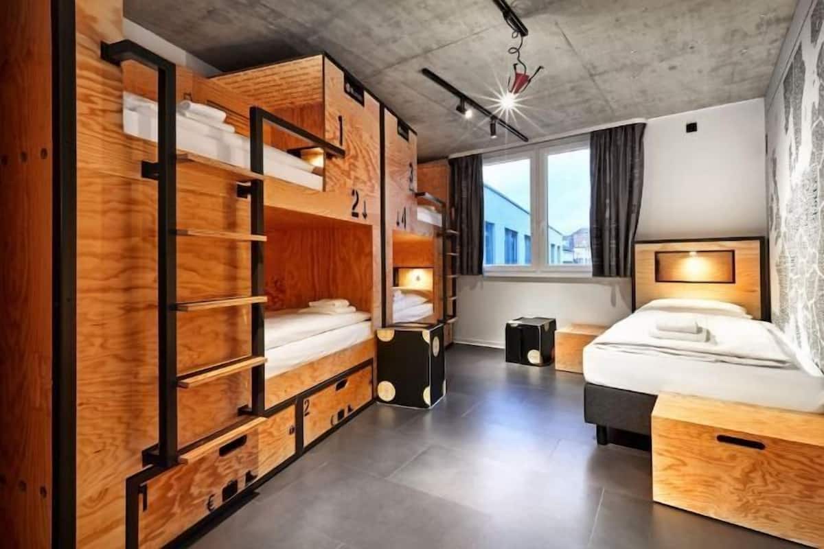 Ropa de cama de alta calidad, sistema de insonorización y wifi gratis