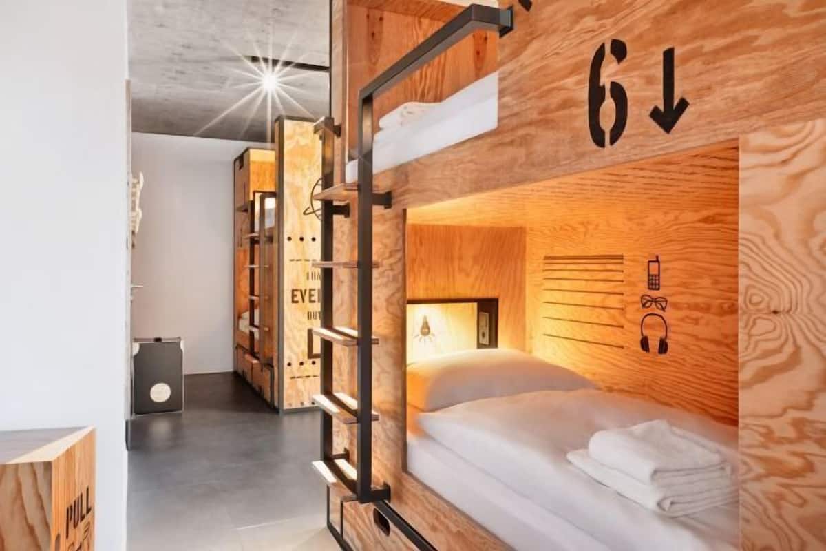 Ropa de cama de alta calidad, sistema de insonorización y wifi gratis
