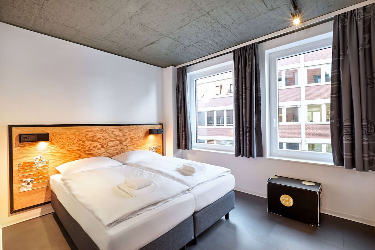 Private double room with private bathroom