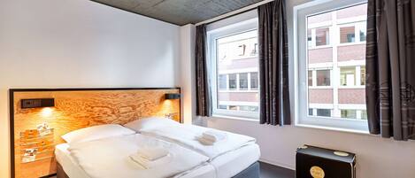 Private double room with private bathroom | Premium bedding, soundproofing, free WiFi, bed sheets
