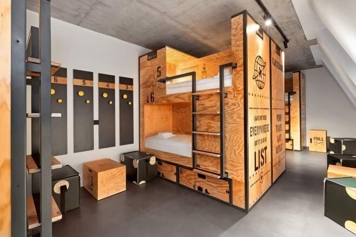 Ropa de cama de alta calidad, sistema de insonorización y wifi gratis
