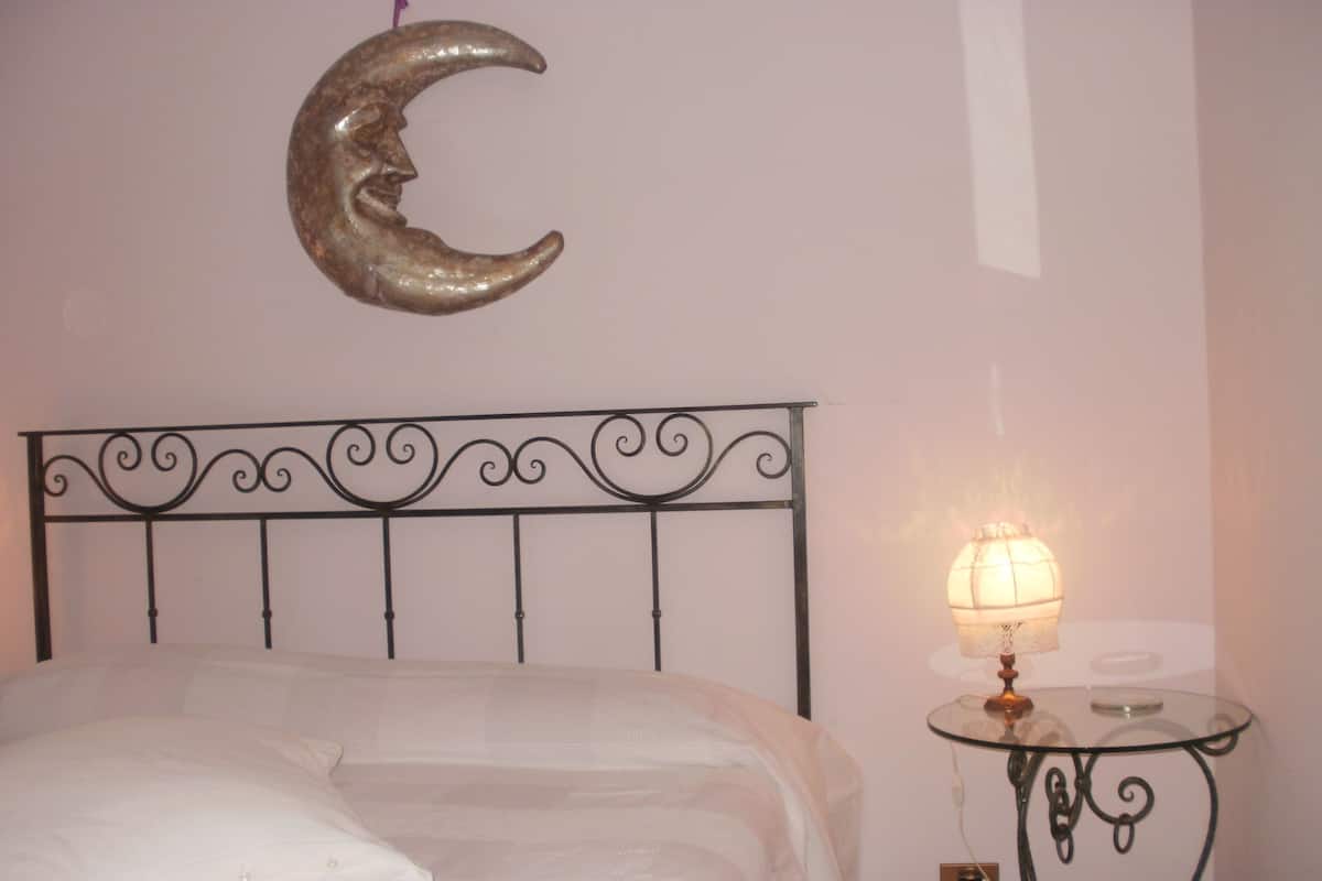 1 bedroom, blackout curtains, iron/ironing board, free rollaway beds