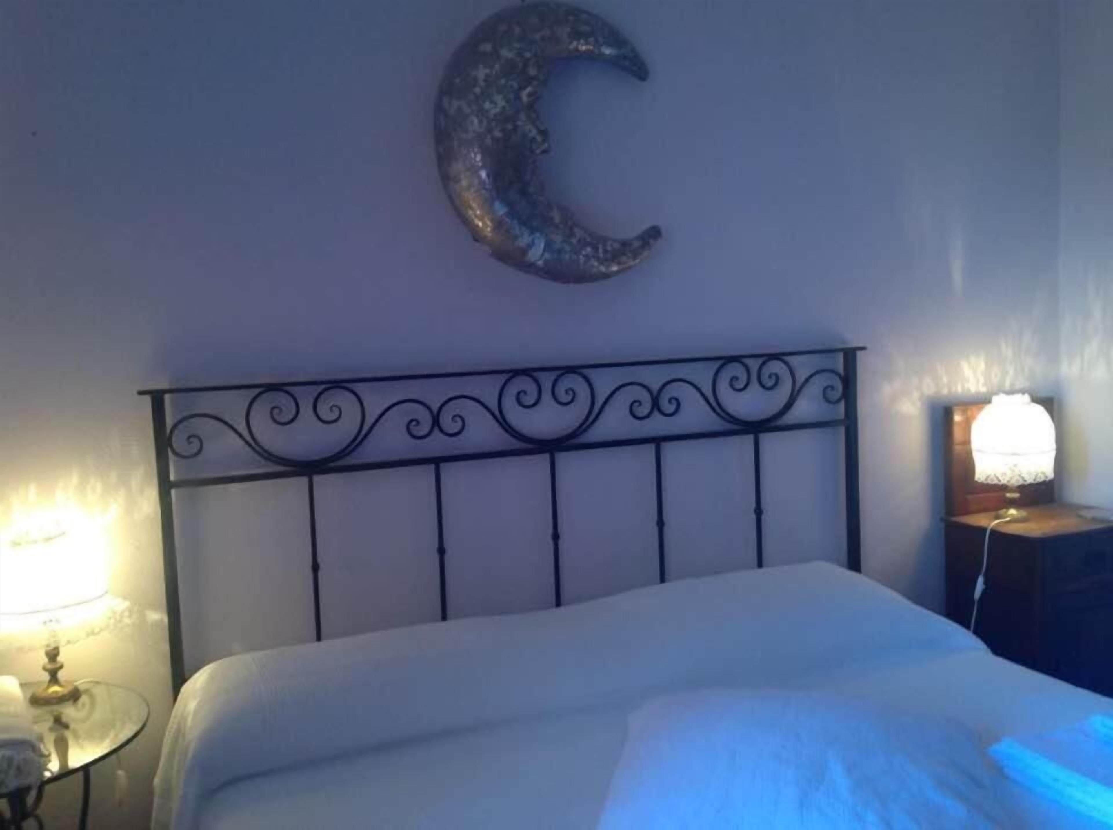 1 quarto, cortinas blackout, ferros/tábuas de passar roupa