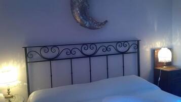 1 quarto, cortinas blackout, ferros/tábuas de passar roupa