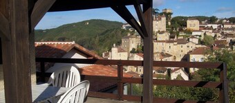 Homerez - Sjarmerende hus i Puy-l'Évêque med hage og balkong