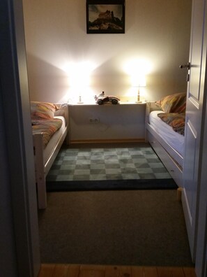 2 Schlafzimmer, Reisekinderbett, kostenloses WLAN, Bettwäsche