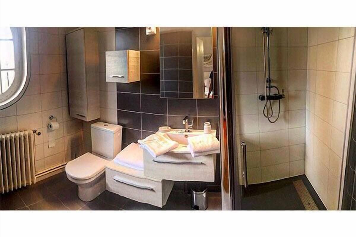 Free toiletries, hair dryer, towels