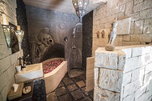 Combined shower/tub, hair dryer, bidet, towels - Private 8 bedroom villas + swimming Pool  (Gianyar Bali)