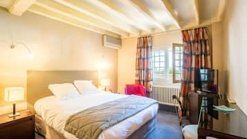 Een minibar, gratis wifi, beddengoed