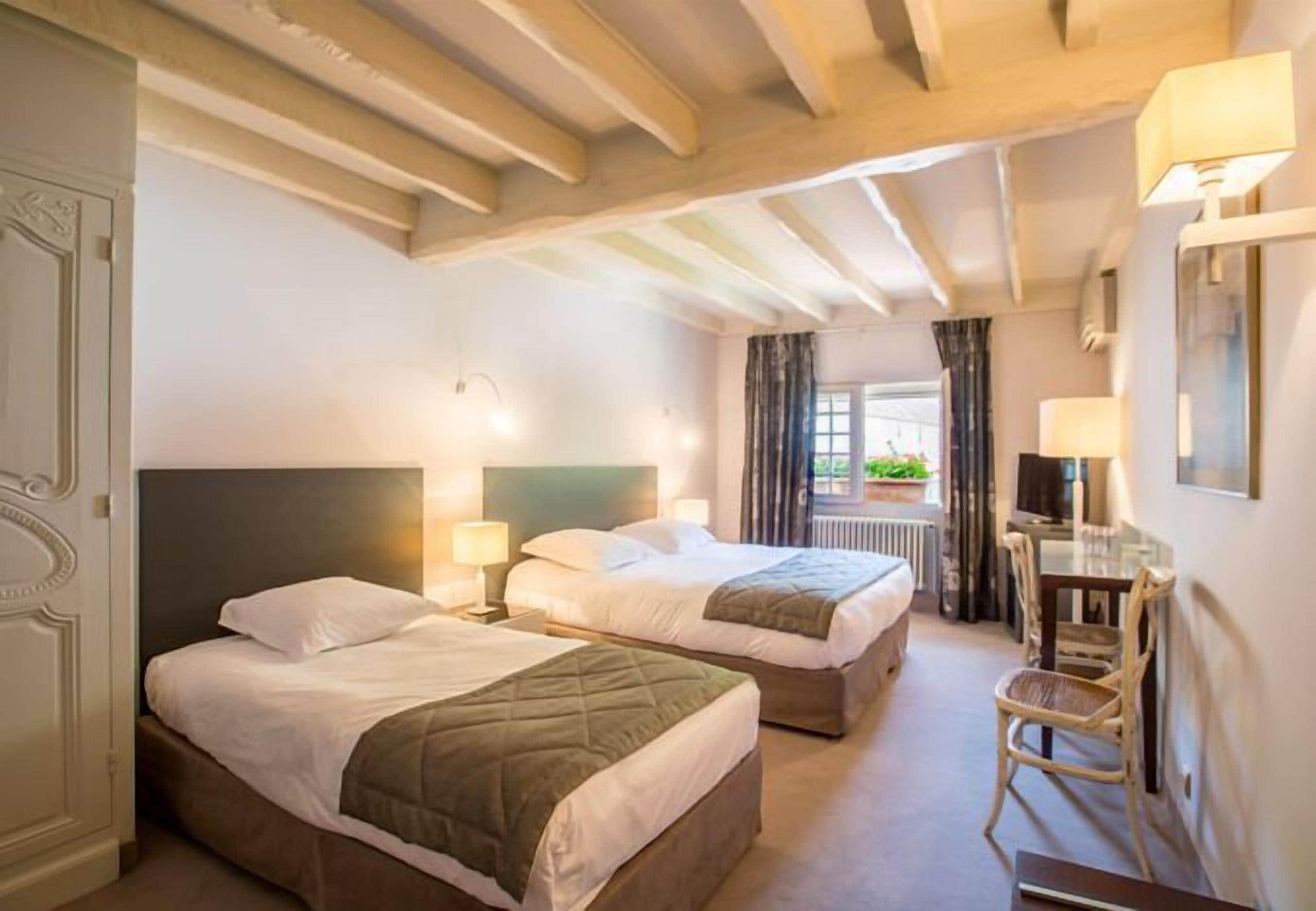 Family Room (7) | Minibar, free WiFi, bed sheets