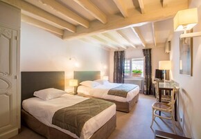 Habitación familiar (7) | Minibar, wifi gratis, ropa de cama