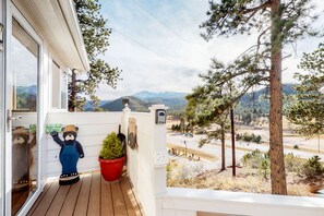 Property grounds - Tiny home cottage w/ mountain view, kitchen & firepit - dogs OK (Woodland Park)