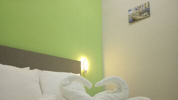 2 dormitoris, planxa i posts de planxar, Internet i roba de llit