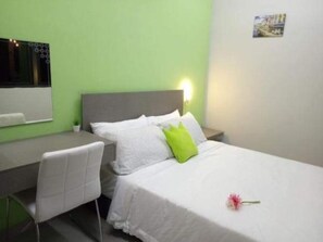 2 chambres, fer et planche à repasser, accès Internet, draps fournis