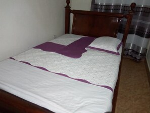 15 habitaciones, escritorio y tabla de planchar con plancha 