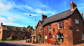 Exterior - George Inn & Millingbrook Lodge (Lydney)