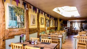 Unclassified image, 4 of 54, button - George Inn & Millingbrook Lodge (Lydney)