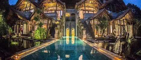 屋内プール、屋外プール