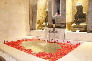 Spa - Private 3 Bedroom villa - Unique Castle Design  (gianyar)