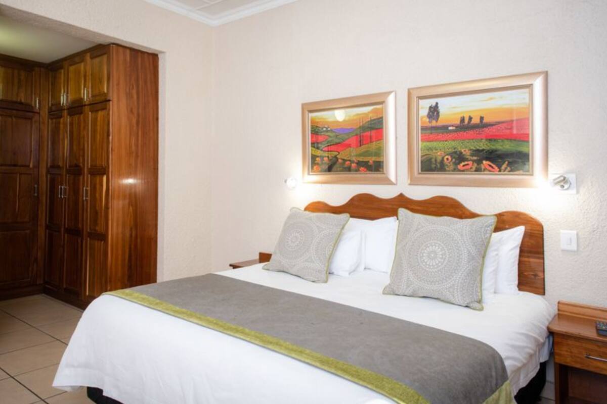 Luxury Suite, 1 Bedroom | 1 bedroom, in-room safe, desk, laptop workspace
