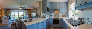 Fridge, microwave, oven, stovetop - dk villas 1 Harbour View Hout Bay (Cape Town)