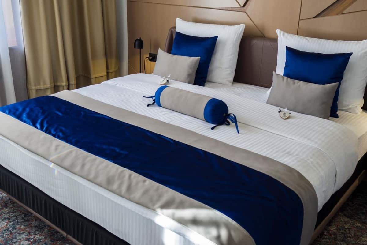 minibar, in-room safe, soundproofing, iron/ironing board