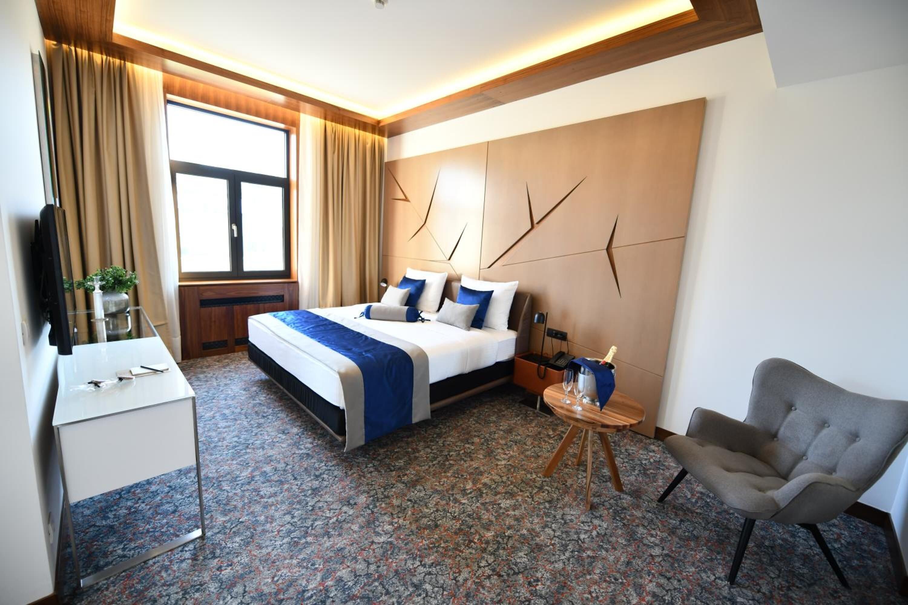 Minibar, caja de seguridad en la habitación y sistema de insonorización 