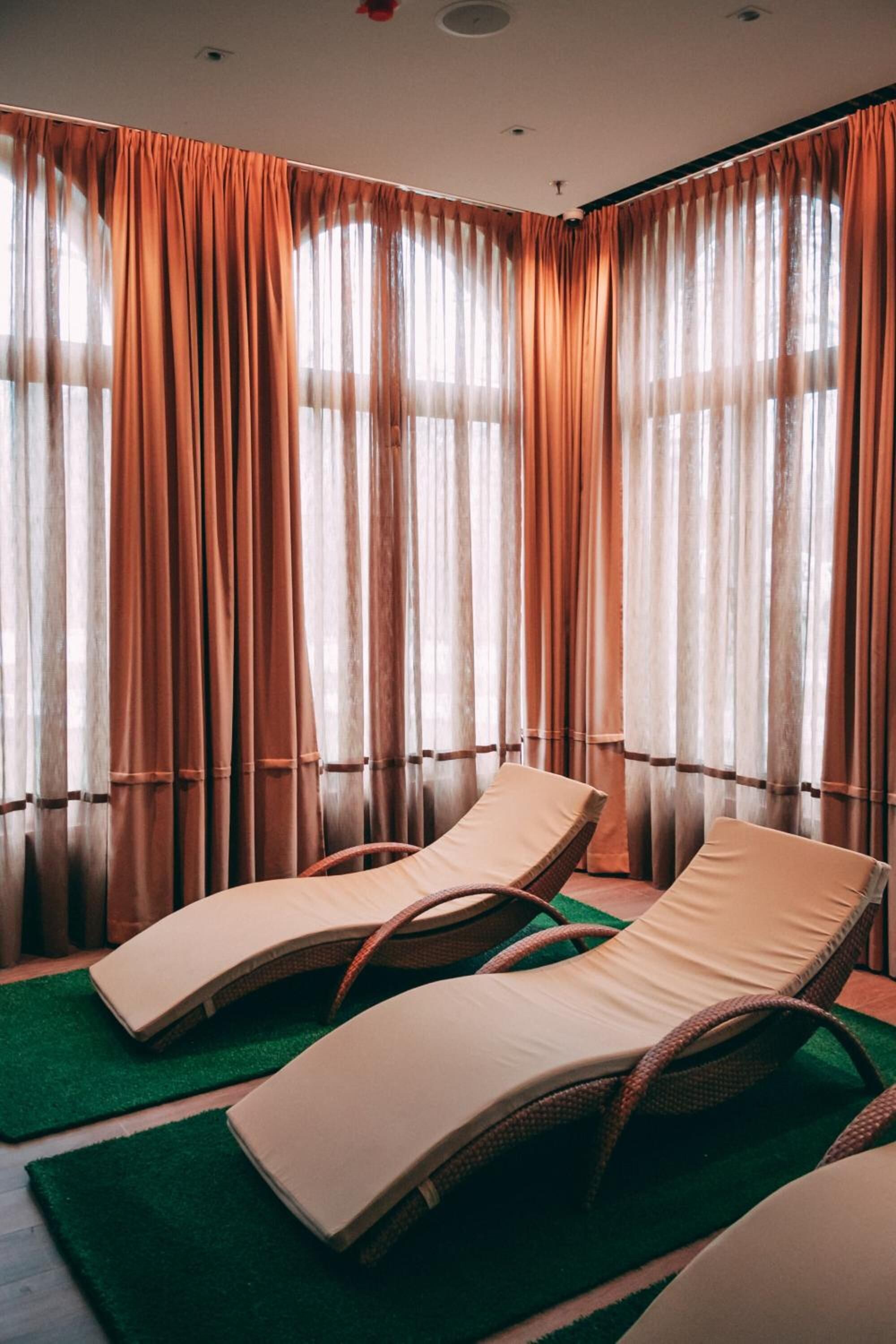 couples treatment room(s), sauna, hot tub, hot springs/mineral springs