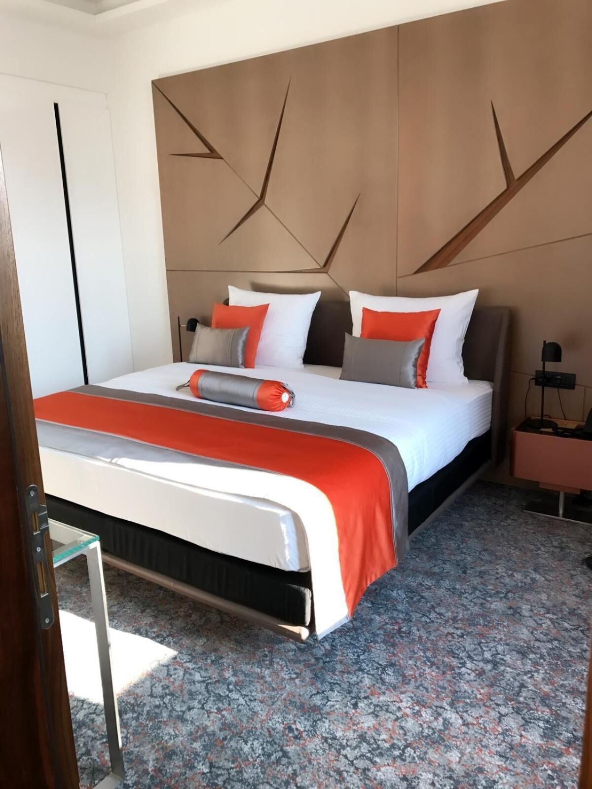 minibar, in-room safe, soundproofing, iron/ironing board