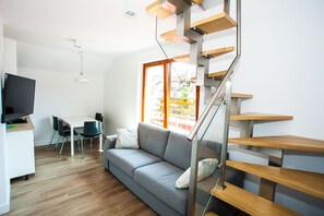 Apartment (Black) | Living area | LCD TV - Apartamenty SaltApart 2 (Wieliczka)