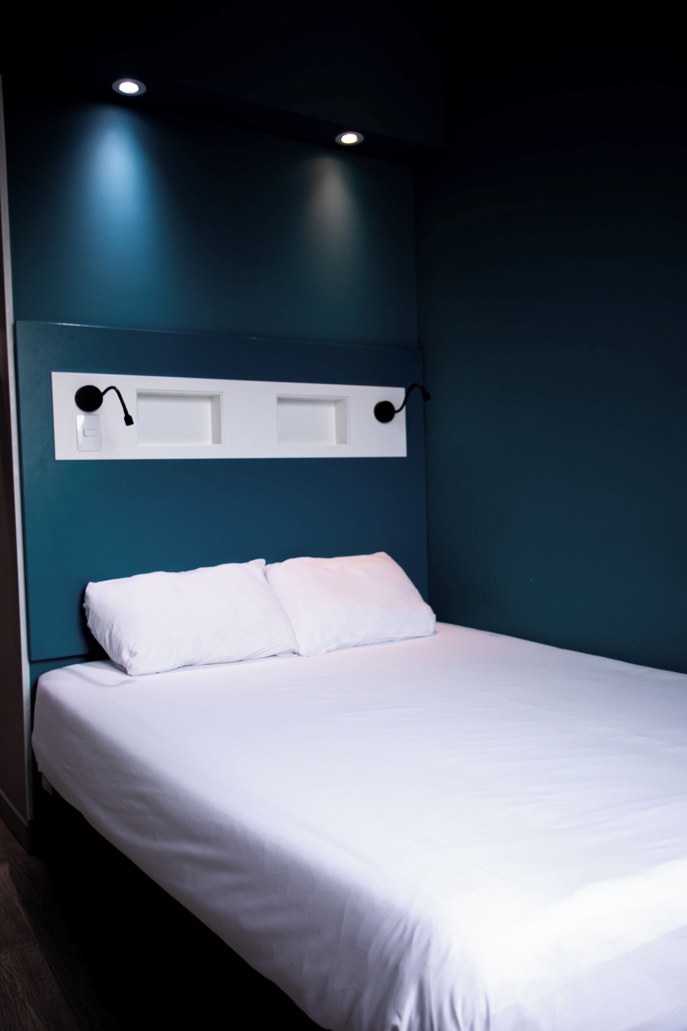 Standard Room, Multiple Beds | In-room safe, soundproofing, WiFi (free), bed sheets
