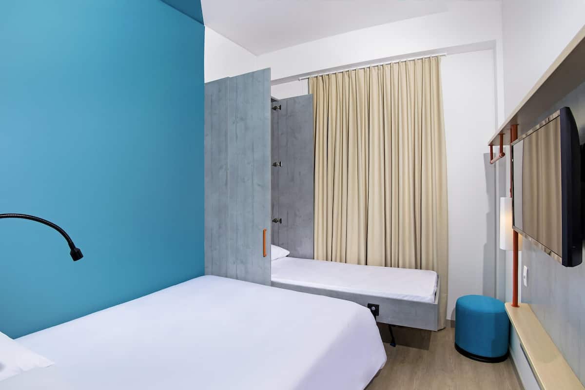 Standard Room, Berbilang Katil | Peti besi dalam bilik, kalis bunyi, Wi-fi percuma, cadar katil