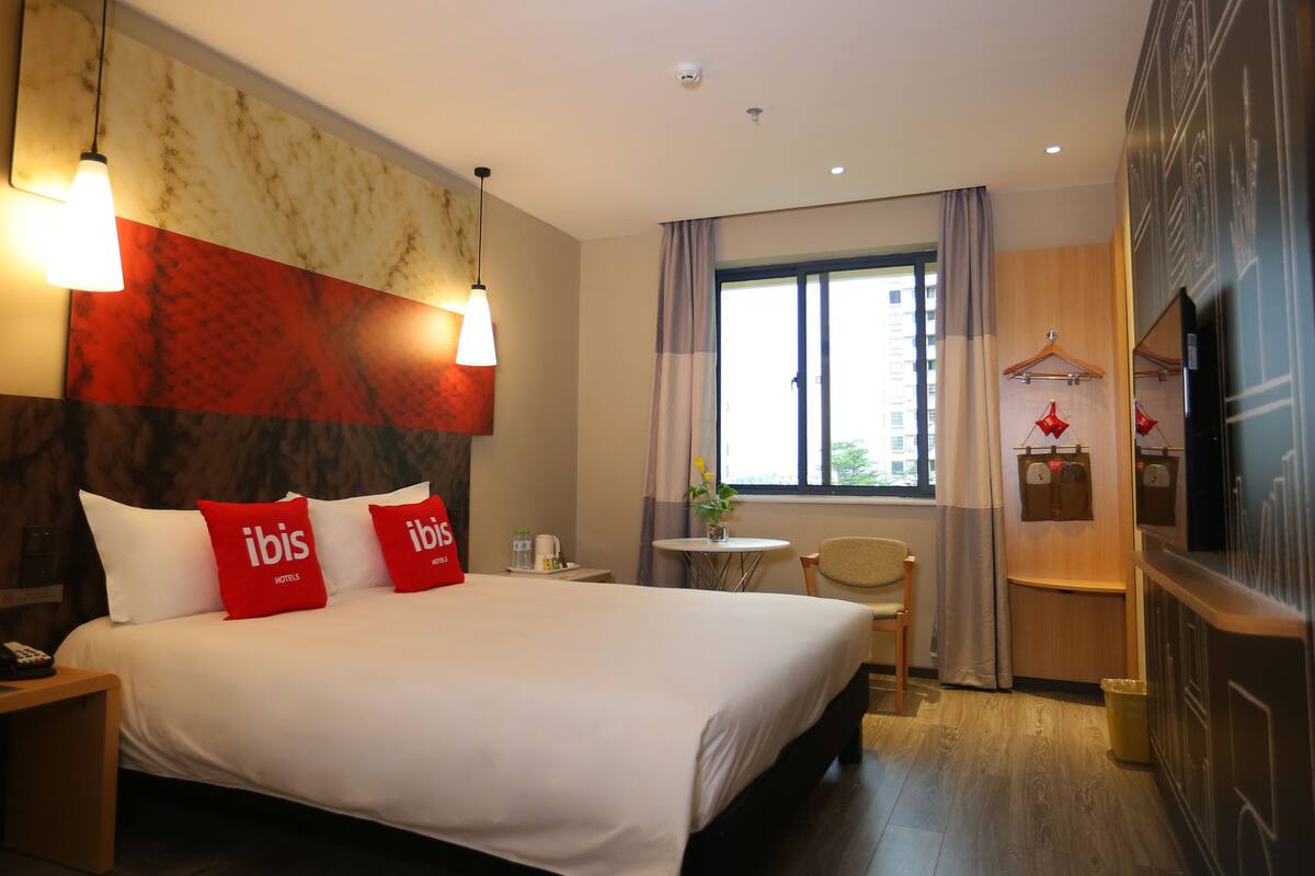 Superior Double Room | Desk, blackout drapes, soundproofing, free WiFi