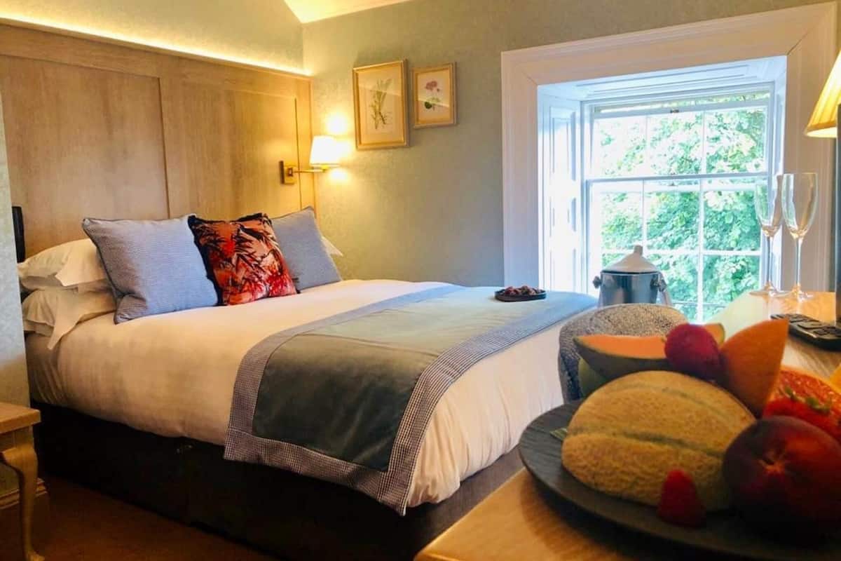 premium bedding, in-room safe, individually decorated