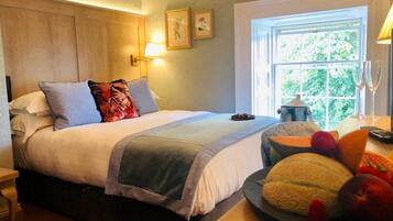 Premium bedding, in-room safe, individually decorated