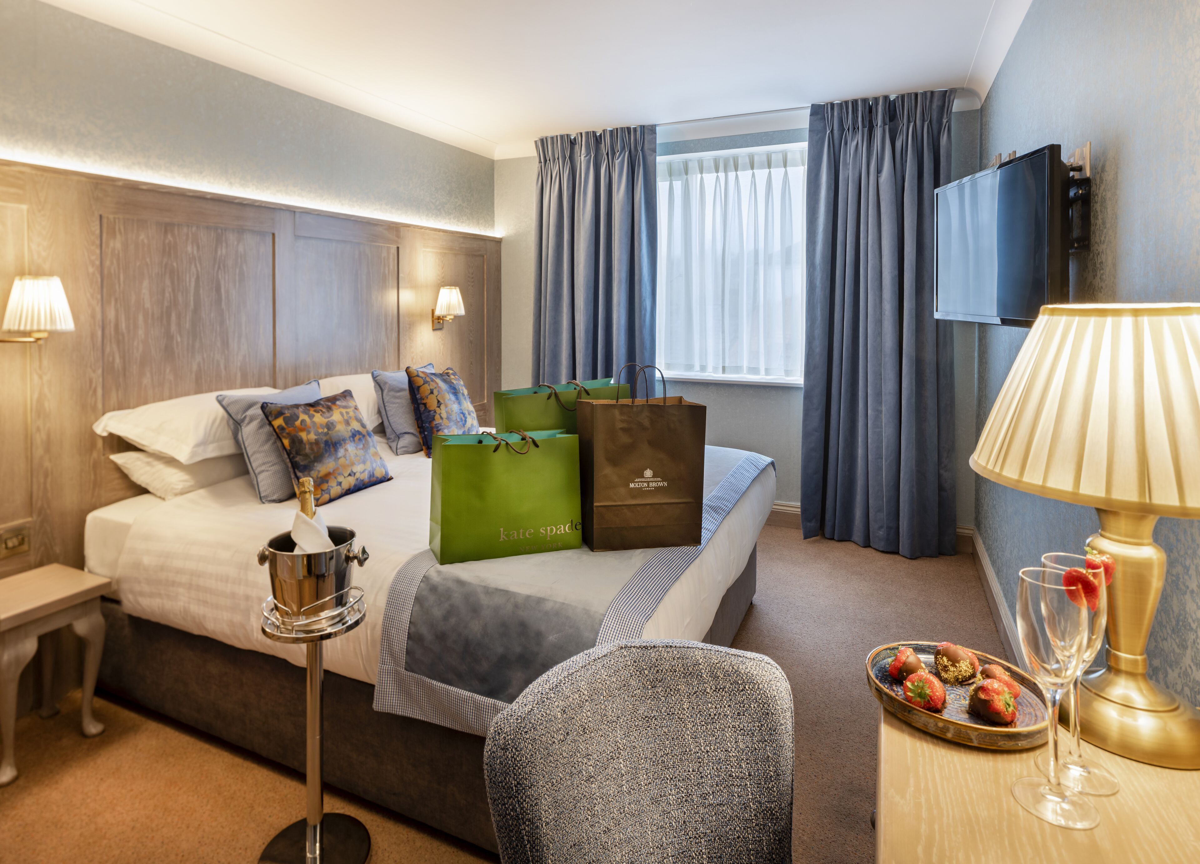 Premium bedding, in-room safe, individually decorated