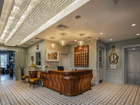 Recepción. Avalon House Hotel