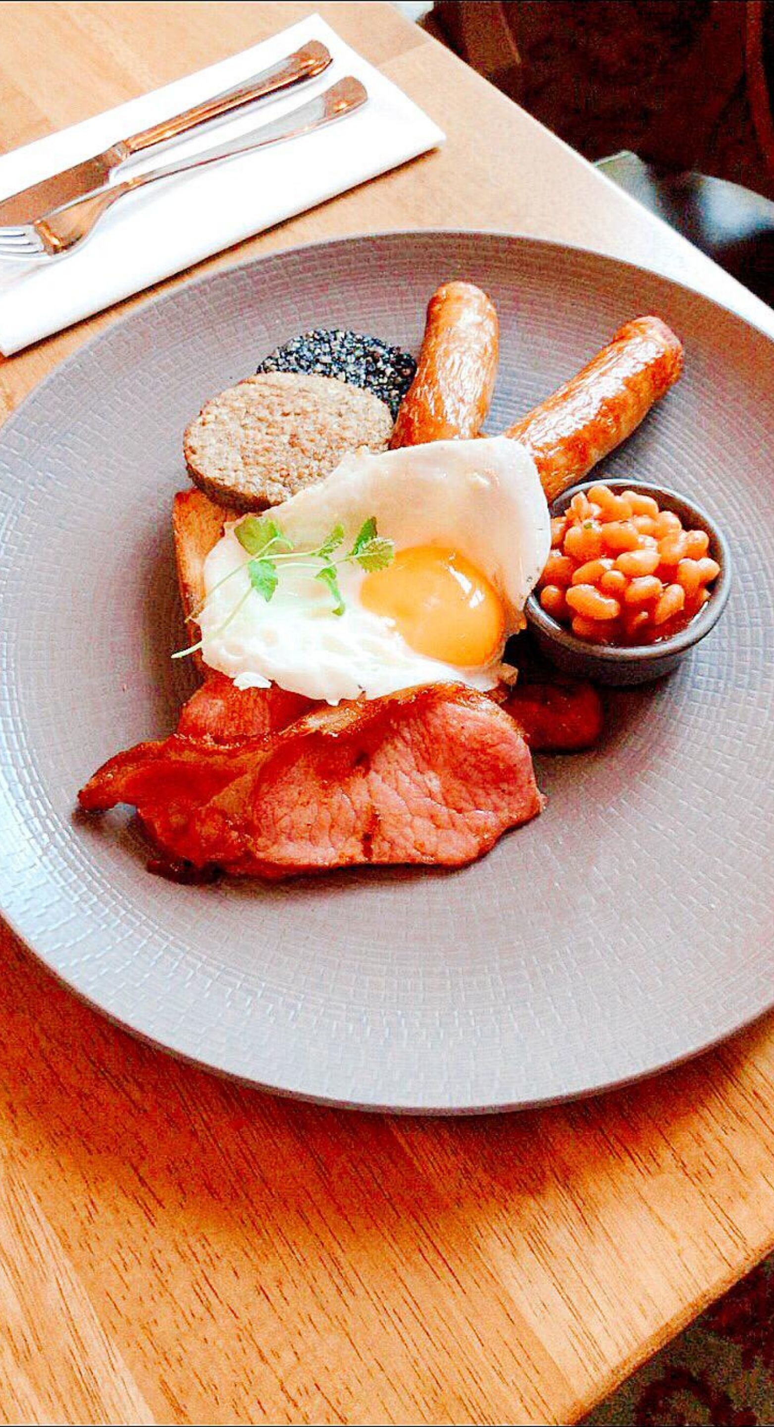 daily cooked-to-order breakfast (eur 15.00 per person)