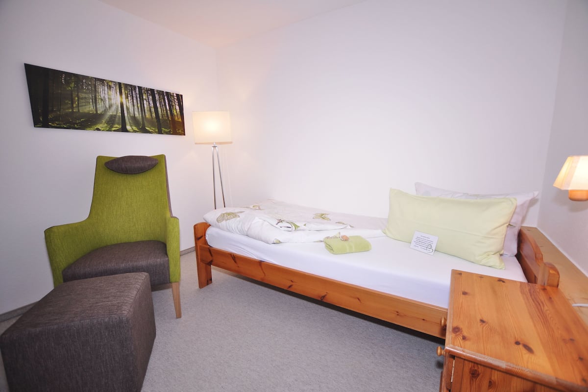 Basic Single Room | In-room safe, desk, blackout drapes, free cribs/infant beds