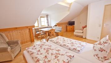 Comfort-Doppelzimmer | Zimmersafe, Schreibtisch, VerdunkelungsvorhÀnge, kostenlose Babybetten